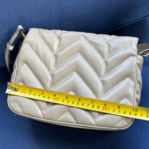 Simply Vera Vera Wang Cream Chevron Shoulder Bag - Picture 8 of 9